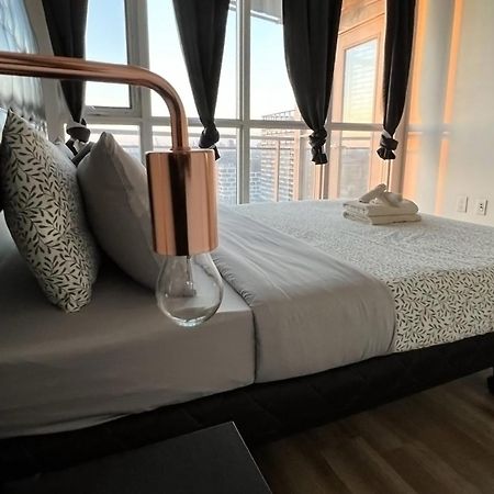 Stunning Luxurious Lakeview Condo By Cn Tower Toronto Kültér fotó